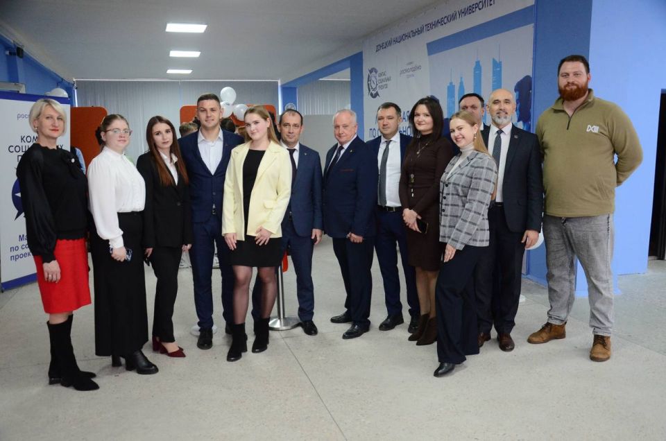В ДонНТУ открылась мастерская социального проектирования «Компас социальных проектов» В ДонНТУ открылась мастерская социального проектирования «Компас социальных проектов»