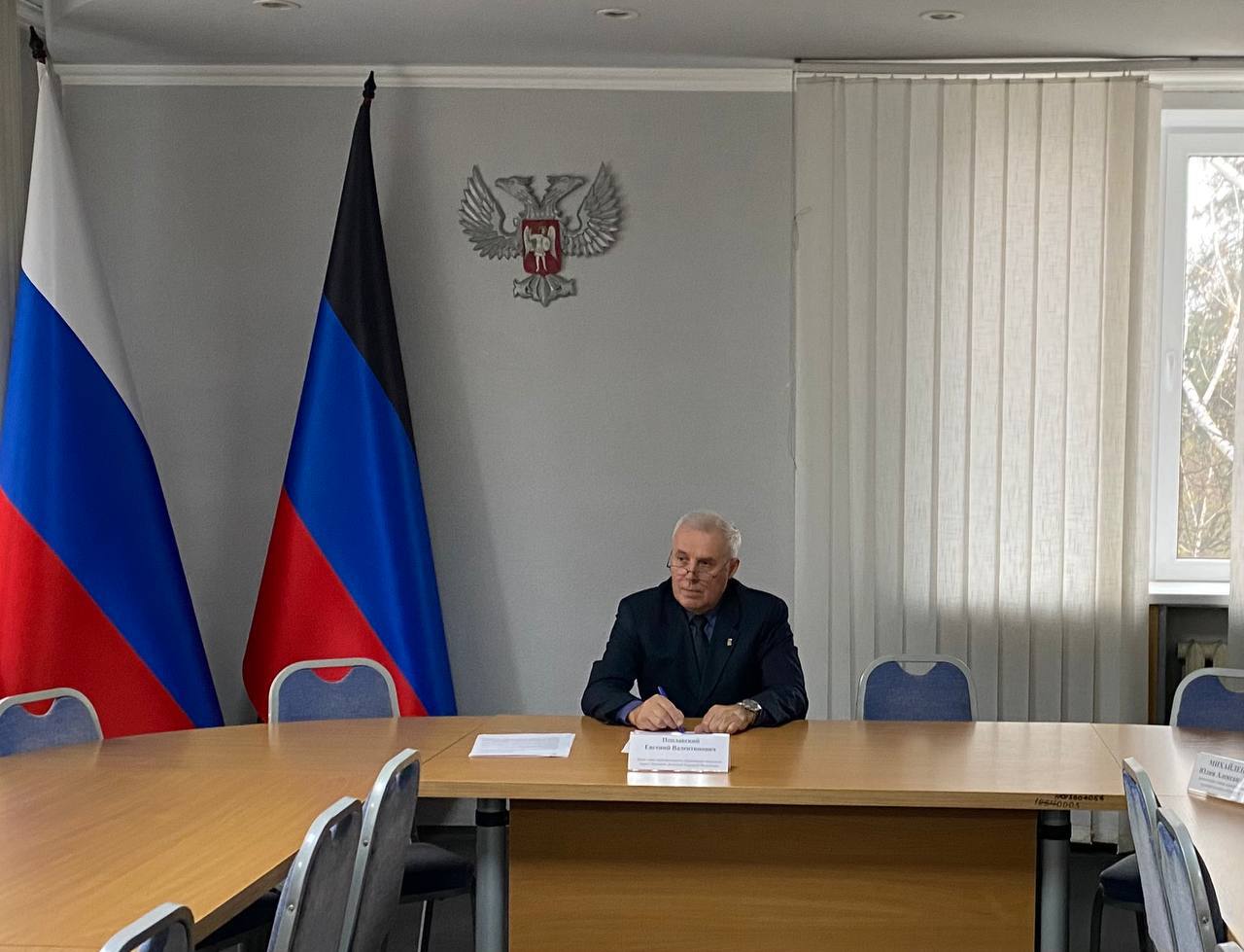 Евгений Поплавский: Провел заседание штаба по вопросам здравоохранения с главным врачом ГБУ ДНР «ЦГБ г. Харцызска» Андреем Медведевым, сотрудниками Администрации, депутатами и представителями некоммерческих организаций, где...