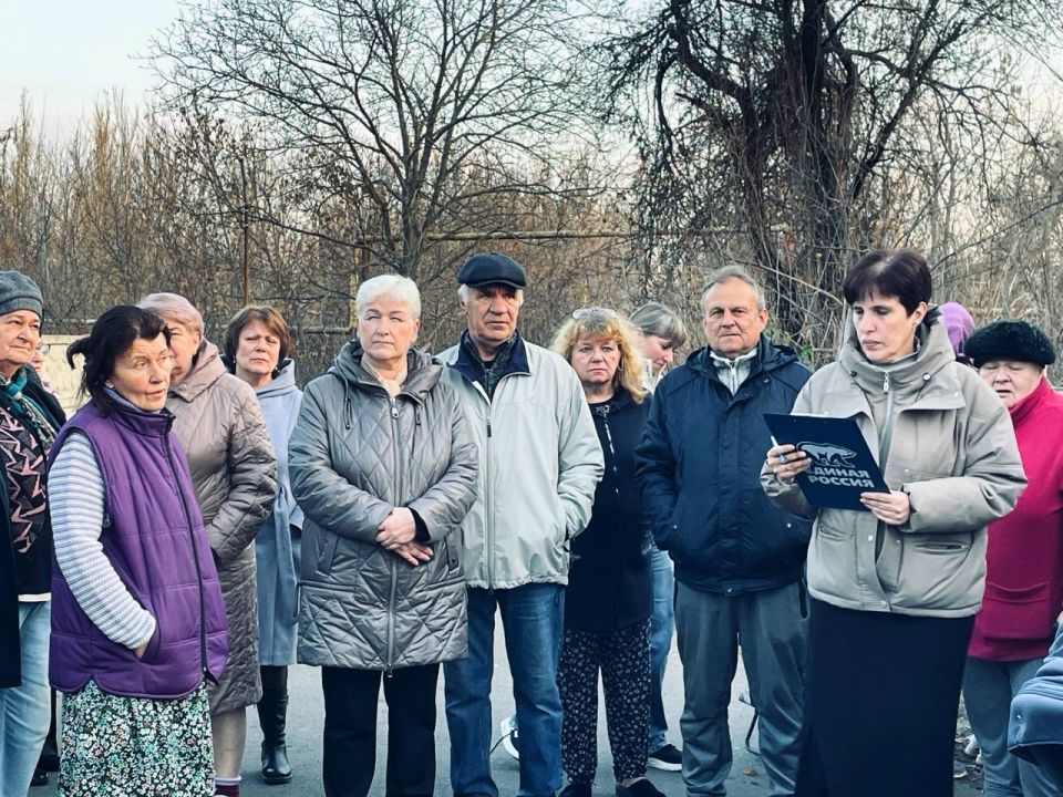 Председатель #Комитет_по_ЖКХ Анна Кондрыкинская провела сход граждан в поселке 3-й Восточный Киевского района Донецка Председатель #Комитет_по_ЖКХ Анна Кондрыкинская провела сход граждан в поселке 3-й Восточный Киевского района Донецка