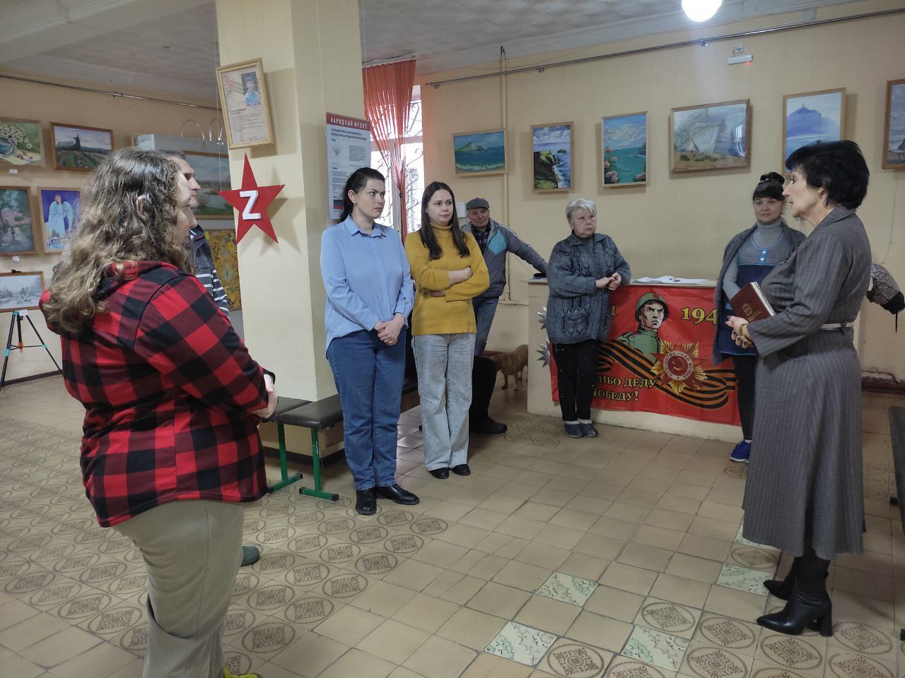 Валентина Харлашка: 12 ноября провела встречу c трудовым коллективом Муниципального бюджетного учреждения «Художественная школа г. Макеевки» Валентина Харлашка: 12 ноября провела встречу c трудовым коллективом Муниципального бюджетного учреждения «Художественная школа г. Макеевки»