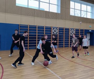 Сегодня, 12 ноября в рамках проекта «Детский спорт» партии «Единая Россия» состоялся муниципальный этап Чемпионата «ШОЛЬНАЯ БАСКЕТБОЛЬНАЯ ЛИГА ДОНЕЦКОЙ НАРОДНОЙ РЕСПУБЛИКИ»