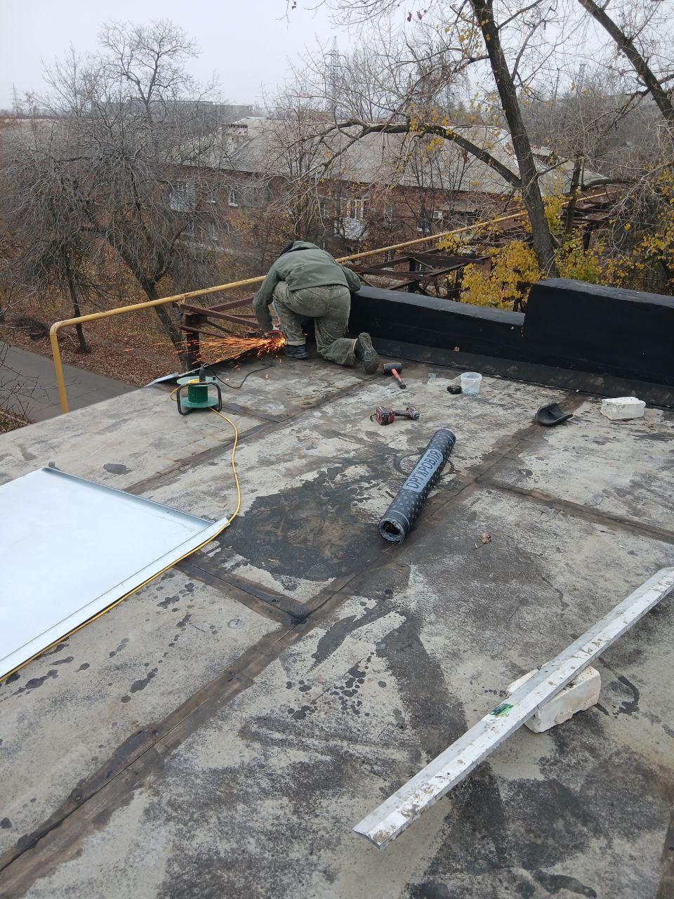 Подрядчики Нижегородской области продолжают ремонт кровель жилых домов в Харцызске Подрядчики Нижегородской области продолжают ремонт кровель жилых домов в Харцызске