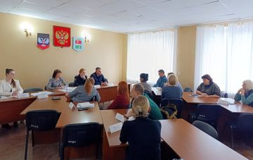 11 ноября в администрации Амвросиевского муниципального округа состоялось очередное заседание комиссии по делам несовершеннолетних и защите их прав под председательством Елены Крюковой