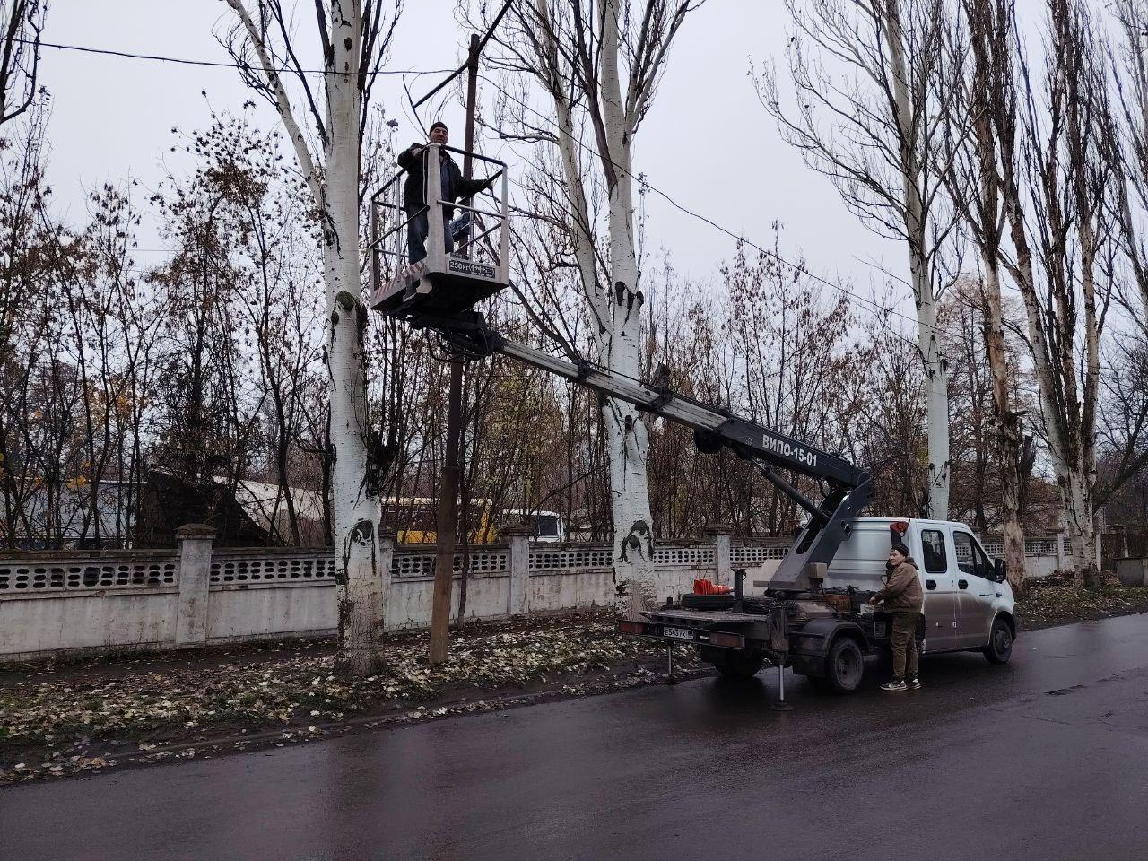 В Шахтерске провели ремонтно-восстановительные работы на линиях наружного освещения