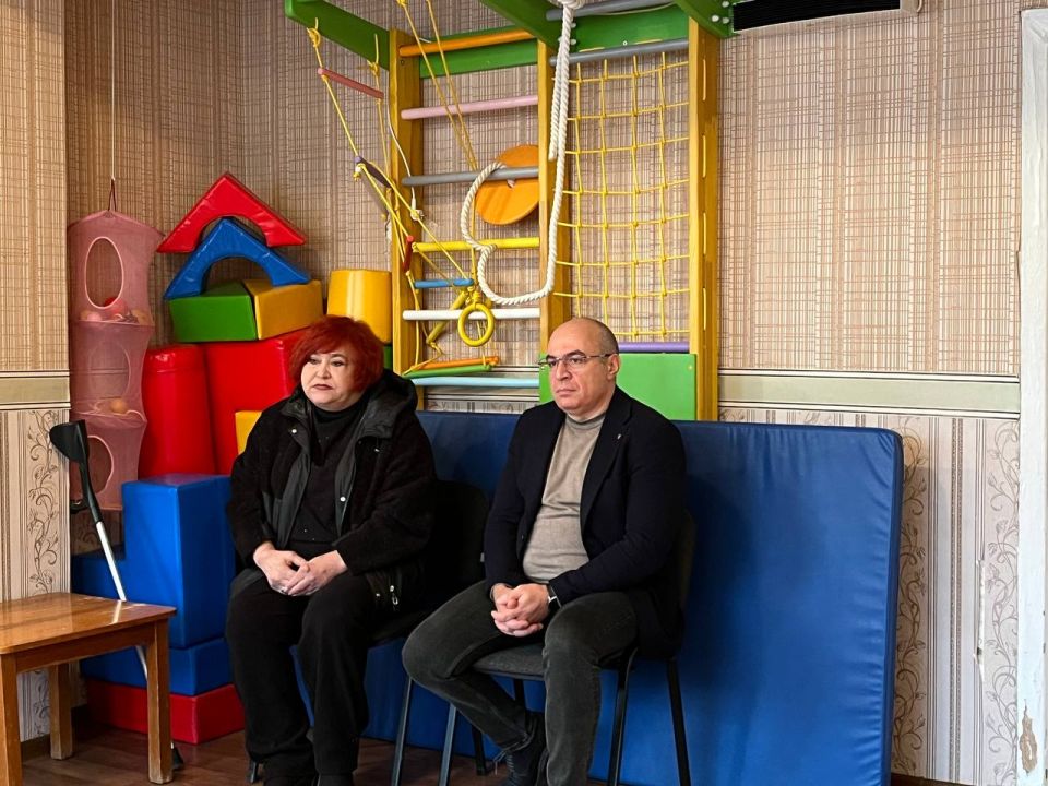 Сегодня, 12 ноября, первый заместитель главы администрации городского округа Дебальцево Максим Вельма провел встречу с трудовым коллективом МБДОУ «Мироновский ясли-сад № 7 «Теремок» Сегодня, 12 ноября, первый заместитель главы администрации городского округа Дебальцево Максим Вельма провел встречу с трудовым коллективом МБДОУ «Мироновский ясли-сад № 7 «Теремок»