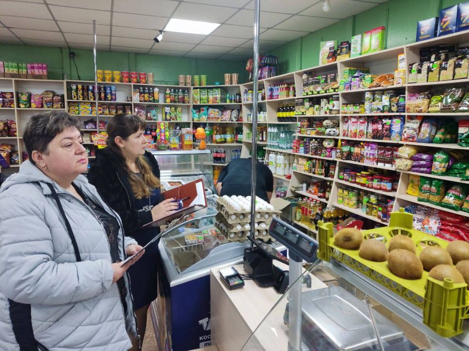 В городе Моспино прошел плановый рейд Народного контроля с целью улучшения качества обслуживания населения и выявления нарушений при формировании цен на продукцию В городе Моспино прошел плановый рейд Народного контроля с целью улучшения качества обслуживания населения и выявления нарушений при формировании цен на продукцию