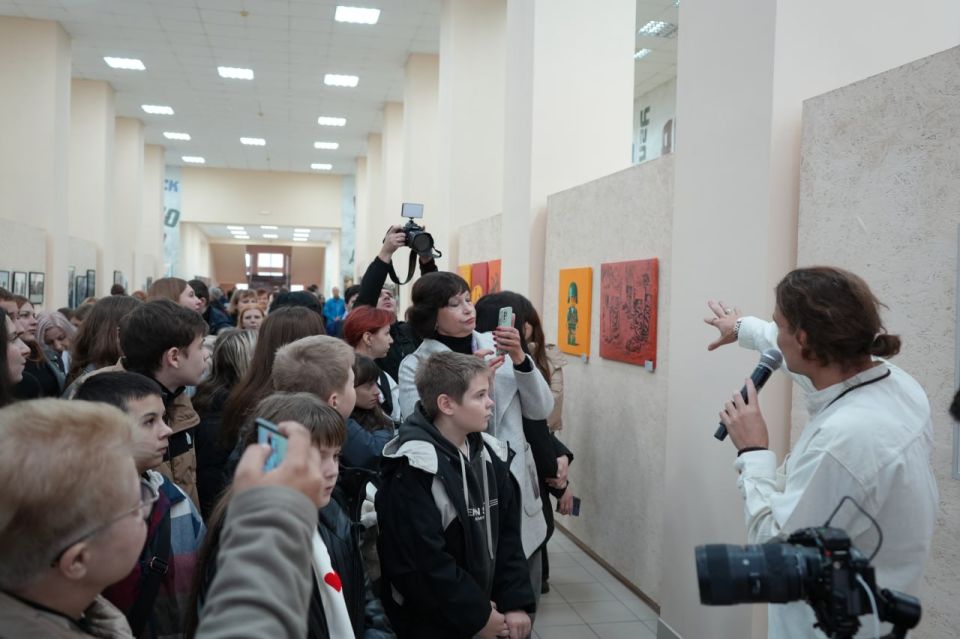 7 ноября в макеевском музее состоялось открытие международной выставки «Искусство и мир: Великая Победа Жизни» 7 ноября в макеевском музее состоялось открытие международной выставки «Искусство и мир: Великая Победа Жизни»