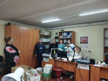 Сегодня депутат Тельмановского муниципального совета Юлия Налбат встретилась с сотрудниками отдела образования Администрации Тельмановского муниципального округа