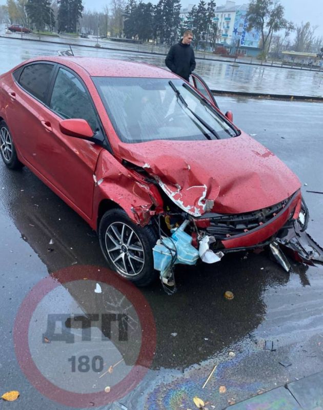 ДТП произошло на пересечении пр. Победы и ул. 50 лет Октября в Мариуполе ДТП произошло на пересечении пр. Победы и ул. 50 лет Октября в Мариуполе