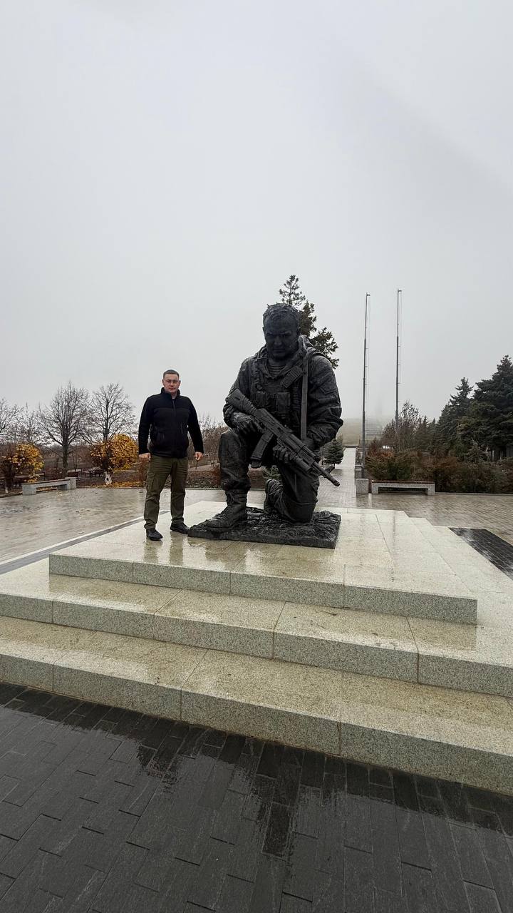 Константин Затулин: Председатель Совета молодых депутатов Апшеронского района Евгений Кантур и помощник депутата Госдумы Константина Фёдоровича Затулина, председатель Совета депутатов Хадыженского городского поселения Артур... Константин Затулин: Председатель Совета молодых депутатов Апшеронского района Евгений Кантур и помощник депутата Госдумы Константина Фёдоровича Затулина, председатель Совета депутатов Хадыженского городского поселения Артур...