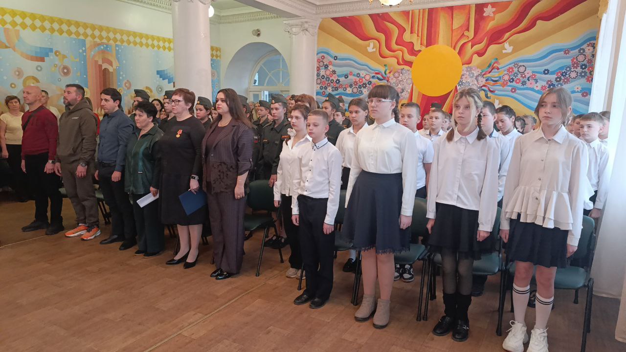 В школе Ждановки открылся третий гвардейский класс В школе Ждановки открылся третий гвардейский класс