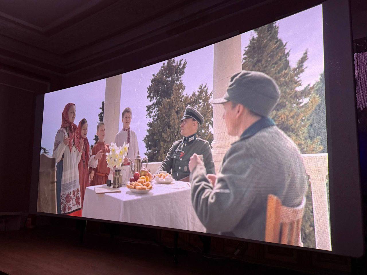 12 ноября в г. Харцызск в кинотеатре «Харцызск» состоялась трансляция российского военного исторического фильма «Красные ленты» 12 ноября в г. Харцызск в кинотеатре «Харцызск» состоялась трансляция российского военного исторического фильма «Красные ленты»