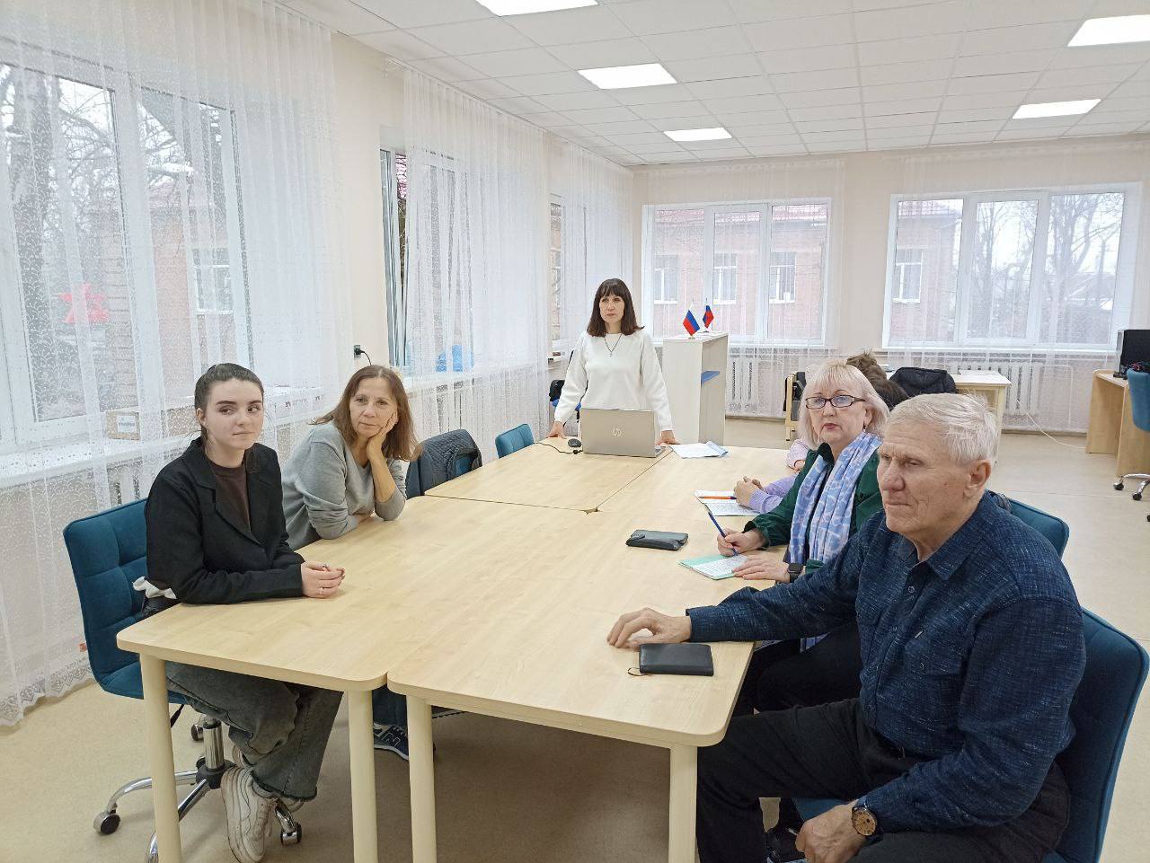 12 ноября работники Харцызской центральной модельной библиотеки, провели мероприятие «Как вести себя при угрозе теракта», гостями мероприятия были участники Программы «60+» 12 ноября работники Харцызской центральной модельной библиотеки, провели мероприятие «Как вести себя при угрозе теракта», гостями мероприятия были участники Программы «60+»