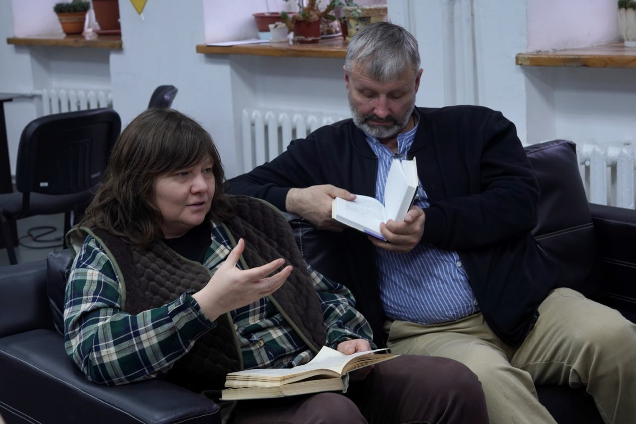 «Медленные достоевские вторники» — семинары медленного чтения в Донецкой республиканской библиотеке для молодежи ко дню рождения Ф. М. Достоевского «Медленные достоевские вторники» — семинары медленного чтения в Донецкой республиканской библиотеке для молодежи ко дню рождения Ф. М. Достоевского