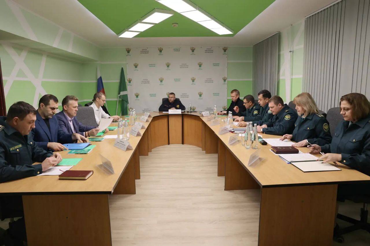 Руководитель ФТС России Валерий Пикалёв посетил Луганскую и Донецкую таможни Руководитель ФТС России Валерий Пикалёв посетил Луганскую и Донецкую таможни