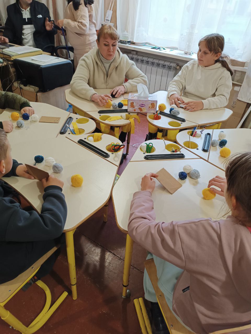 Творческое занятие "Птички-синички" прошло 11 ноября в МБУ "Светлодарский ДК" п.Новолуганское (руководитель Колесникова А.) Творческое занятие "Птички-синички" прошло 11 ноября в МБУ "Светлодарский ДК" п.Новолуганское (руководитель Колесникова А.)