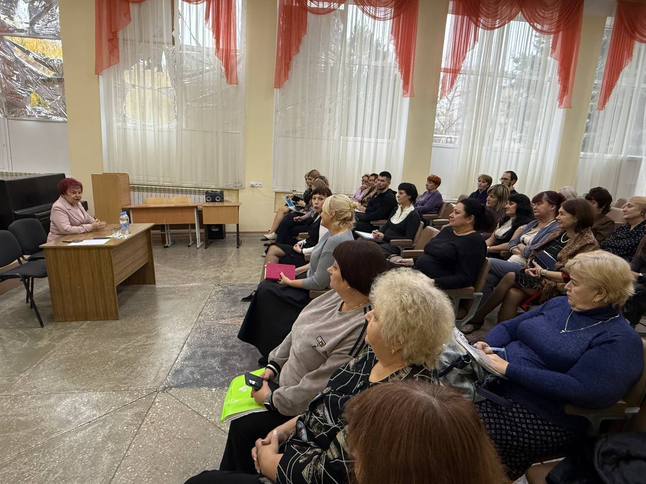 Сегодня, 12 ноября 2025 года, по поручению Главы Республики Дениса Пушилина, депутат Донецкого городского Совета ДНР Ася Горшкова провела встречу с трудовым коллективом ГБОУ "Школа № 97 г. о. Донецк" по адресу: ул....