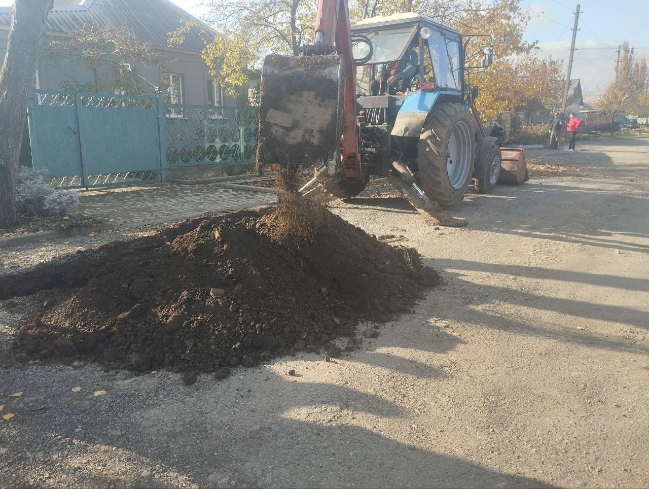 Бригада Нижегородской области при поддержке Филиала "Харцызское ПУВКХ" ГУП ДНР "Вода Донбасса" устранила аварии на сетях в Харцызске