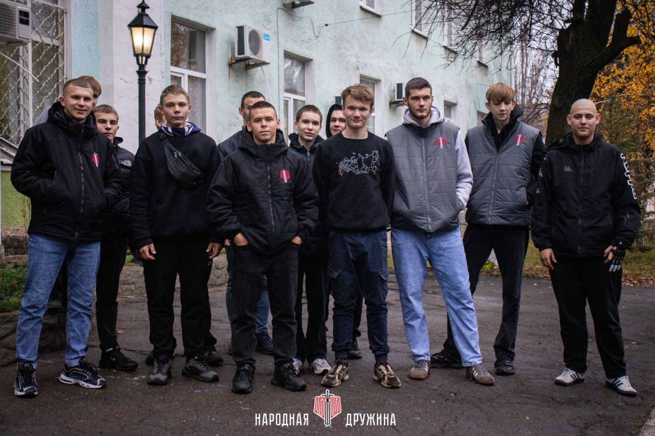 С заботой о гражданах. Команда Народной Дружины доставила 600 литров питьевой воды в Центральную городскую больницу Харцызска С заботой о гражданах. Команда Народной Дружины доставила 600 литров питьевой воды в Центральную городскую больницу Харцызска