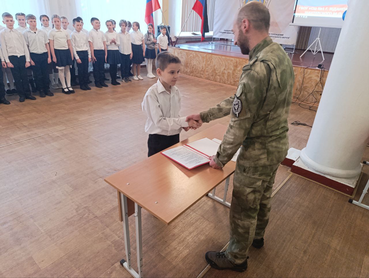В школе Ждановки открылся третий гвардейский класс В школе Ждановки открылся третий гвардейский класс