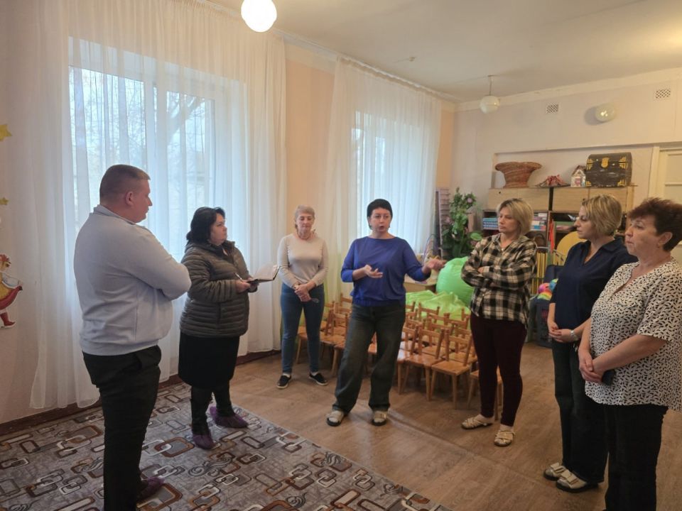 Начальник Новосветского территориального отдела Дмитрий Пасько провёл встречу с сотрудниками детского сада "Малыш"