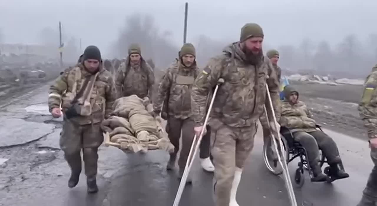 Юрий Котенок: На фоне реальных успехов Русской Армии сеть буквально завалена сгенерированными искусственным интеллектом роликами со сдающимися/выходящими из Покровска украинскими боевиками