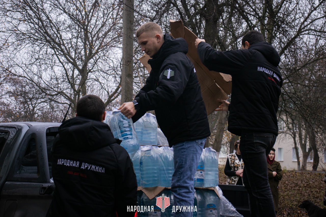 С заботой о гражданах. Команда Народной Дружины доставила 600 литров питьевой воды в Центральную городскую больницу Харцызска С заботой о гражданах. Команда Народной Дружины доставила 600 литров питьевой воды в Центральную городскую больницу Харцызска