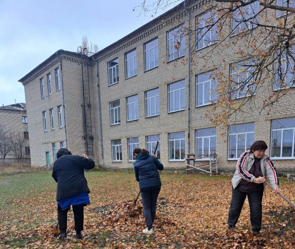 Сегодня 10.11.2025года в пгт.Луганское прошел экологический субботник.Работники школы,детского сада,амбулатории, "Воды Донбасса"приняли участие в уборке листвы,мусора.Огромное спасибо всем принявшим участие в субботнике Сегодня 10.11.2025года в пгт.Луганское прошел экологический субботник.Работники школы,детского сада,амбулатории, "Воды Донбасса"приняли участие в уборке листвы,мусора.Огромное спасибо всем принявшим участие в субботнике