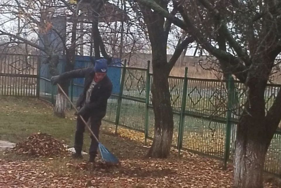 Сегодня 10.11.2025года в пгт.Луганское прошел экологический субботник.Работники школы,детского сада,амбулатории, "Воды Донбасса"приняли участие в уборке листвы,мусора.Огромное спасибо всем принявшим участие в субботнике Сегодня 10.11.2025года в пгт.Луганское прошел экологический субботник.Работники школы,детского сада,амбулатории, "Воды Донбасса"приняли участие в уборке листвы,мусора.Огромное спасибо всем принявшим участие в субботнике