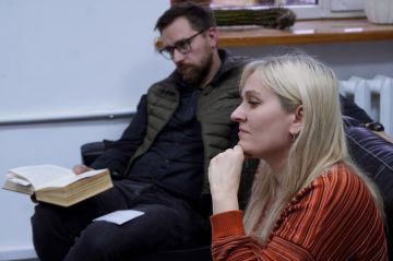 «Медленные достоевские вторники» — семинары медленного чтения в Донецкой республиканской библиотеке для молодежи ко дню рождения Ф. М. Достоевского