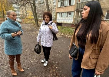 Иван Адамец: Первый заместитель руководителя управы Куйбышевского района Алина Волкова встретилась с жителями дома №69г по проспекту Офицерскому