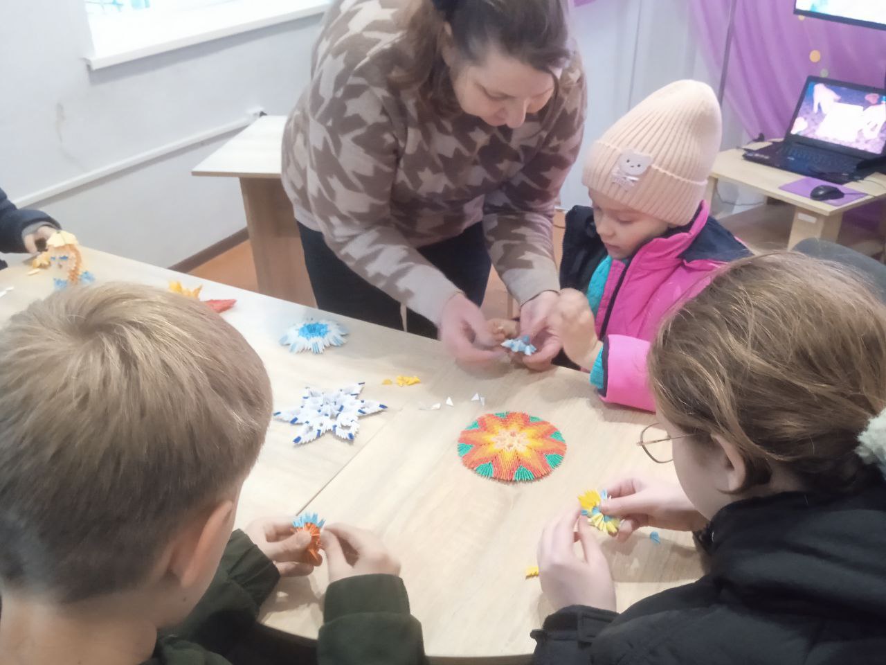 «Сказочный мир оригами». в МБУ «Красновский СДК» состоялся мастер-класс, посвященный Всемирному дню оригами «Сказочный мир оригами». в МБУ «Красновский СДК» состоялся мастер-класс, посвященный Всемирному дню оригами