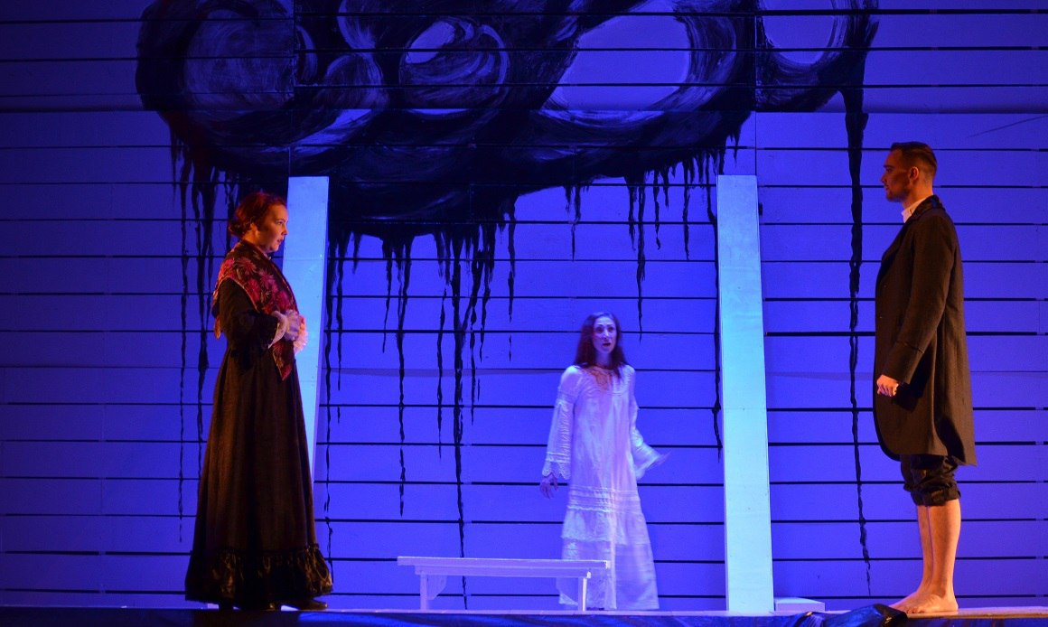 В ноябре Донецкий Республиканский академический молодёжный театр пригласил адресатов филиала фонда «Защитники Отечества» на свои лучшие постановки В ноябре Донецкий Республиканский академический молодёжный театр пригласил адресатов филиала фонда «Защитники Отечества» на свои лучшие постановки