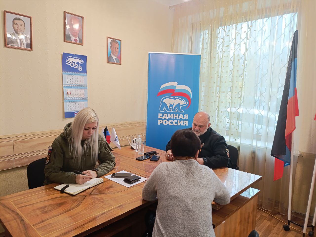 Заместитель председателя #Комитет_по_поддержке_участников_СВО Юрий Сивоконенко провел прием граждан в Киевском районе Донецка