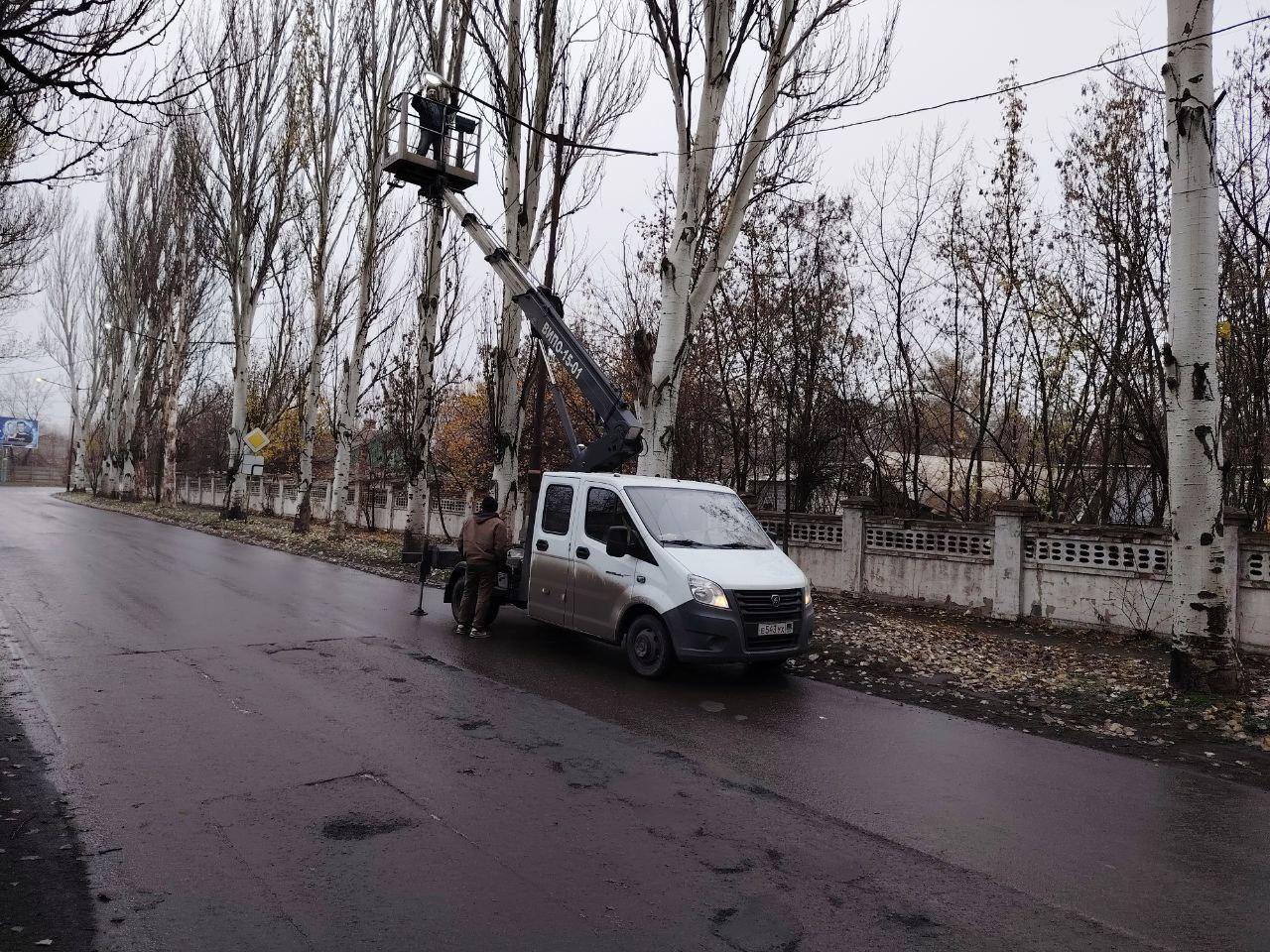 В Шахтерске провели ремонтно-восстановительные работы на линиях наружного освещения В Шахтерске провели ремонтно-восстановительные работы на линиях наружного освещения