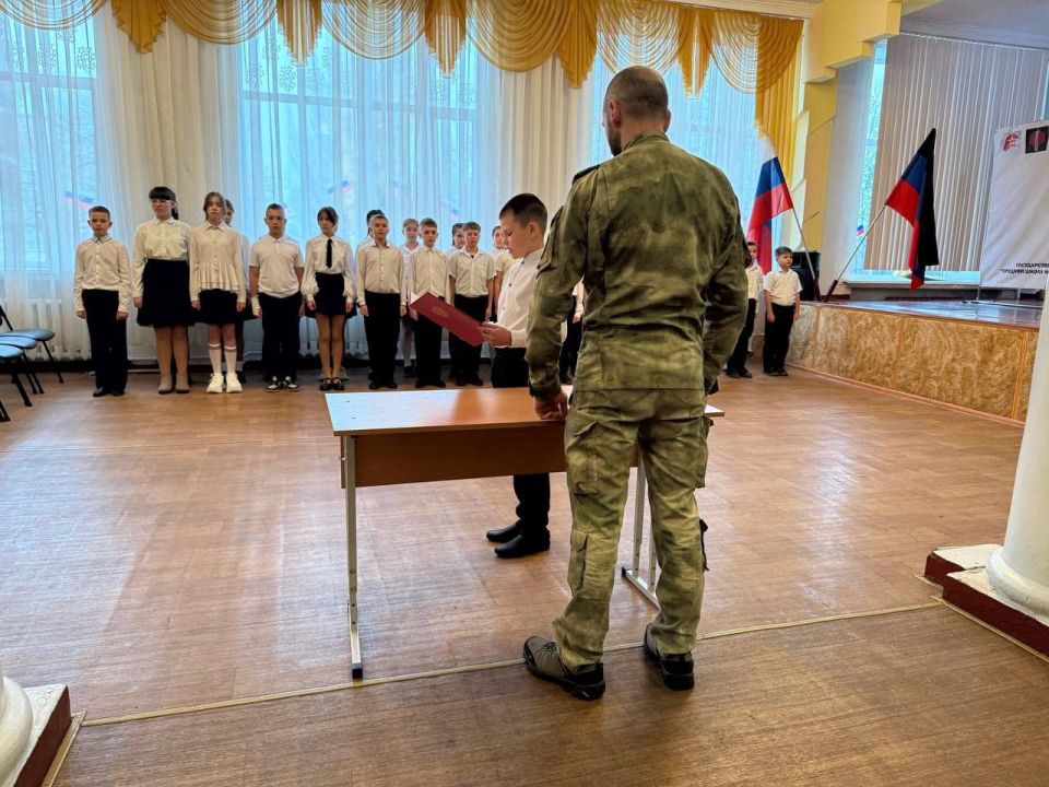 В школе Ждановки открылся третий гвардейский класс В школе Ждановки открылся третий гвардейский класс