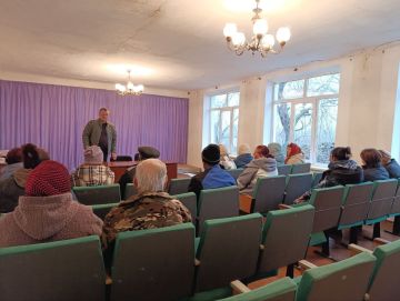 Первый заместитель главы администрации Амвросиевского муниципального округа Борис Бутко встретился с жителями с. Степано-Крынка