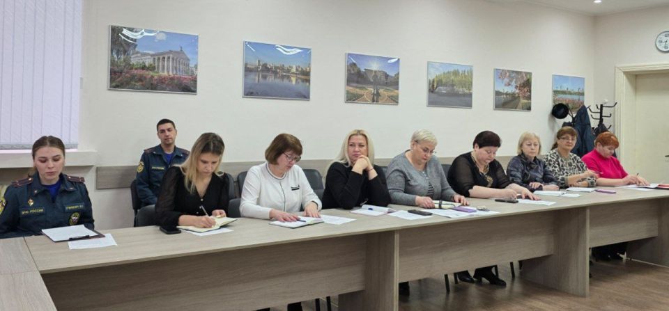 Татьяна Копылова: Сегодня, 12 ноября, провела аппаратное совещание Управы Ворошиловского внутригородского района Администрации городского округа Донецк обсуждались вопросы жизнедеятельности района, а именно: Татьяна Копылова: Сегодня, 12 ноября, провела аппаратное совещание Управы Ворошиловского внутригородского района Администрации городского округа Донецк обсуждались вопросы жизнедеятельности района, а именно:
