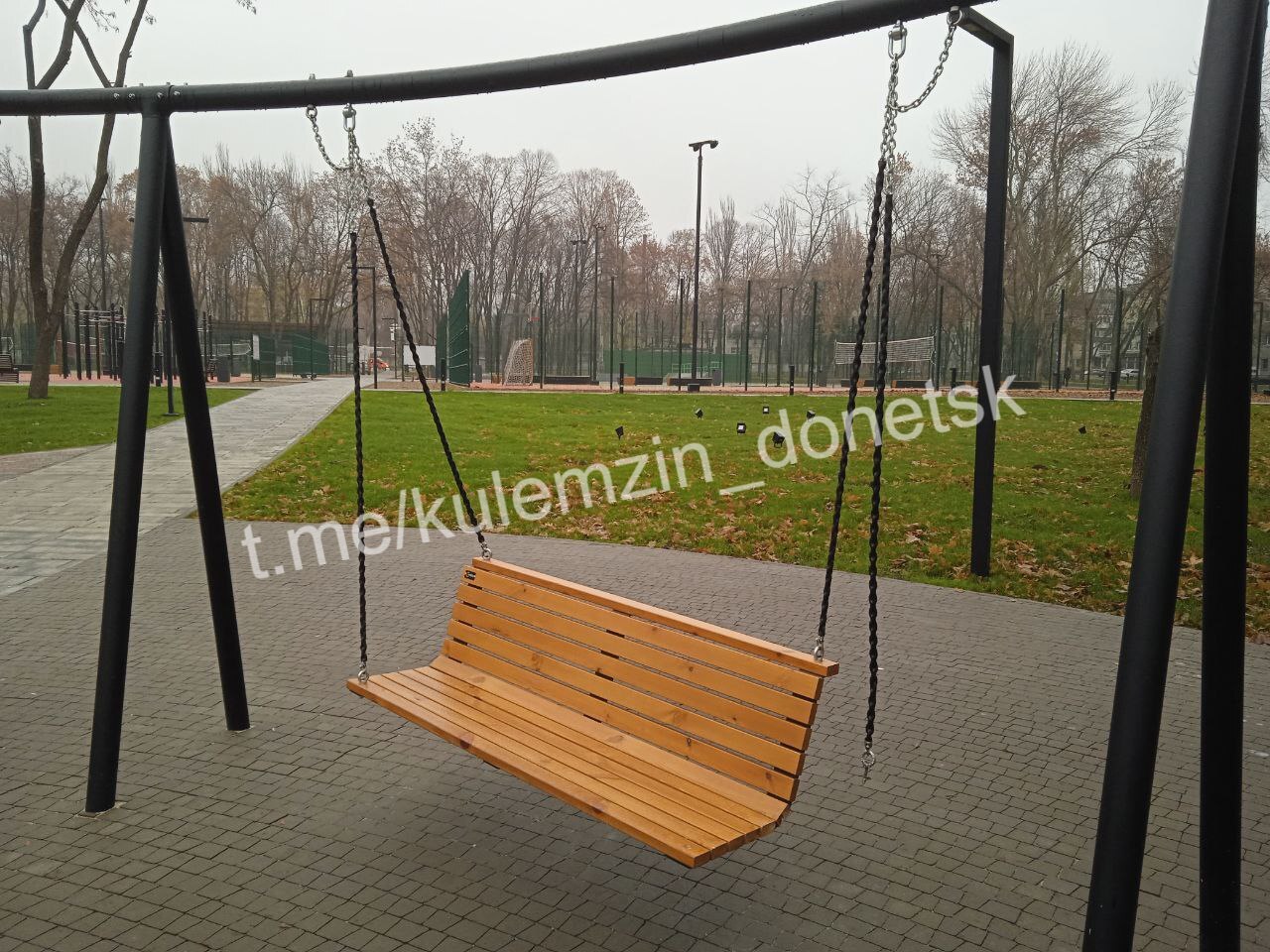 Алексей Кулемзин: В парке «Гулливер» в Калининском районе неизвестные повредили садово-парковые качели, сломали крепления комплекса для лазания и тренажеры
