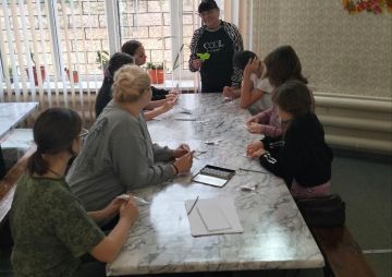 В Детском клиническом центре г. Макеевка, в рамках проекта «Культура малой Родины» Всероссийской политической партии «Единая Россия», маленьких пациентов ждал приятный сюрприз: мастер-класс от рукодельницы Галины Ермаковой