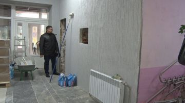 Василий Овчаров: Продолжается ремонт холла и сцены Новоазовского культурно-досугового центра