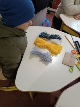 Творческое занятие "Птички-синички" прошло 11 ноября в МБУ "Светлодарский ДК" п.Новолуганское (руководитель Колесникова А.)