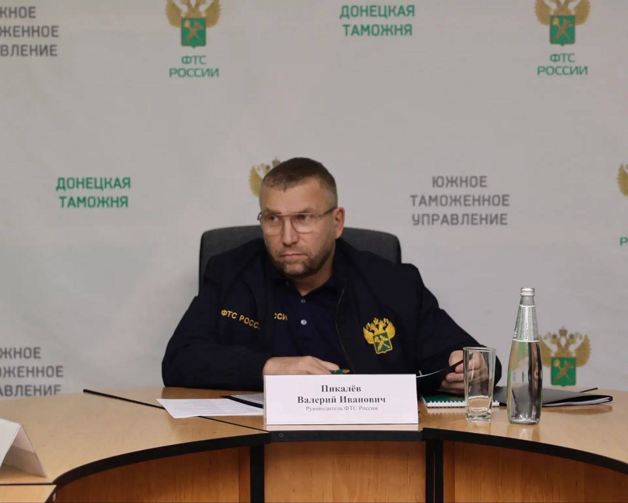 Руководитель ФТС России Валерий Пикалёв посетил Луганскую и Донецкую таможни