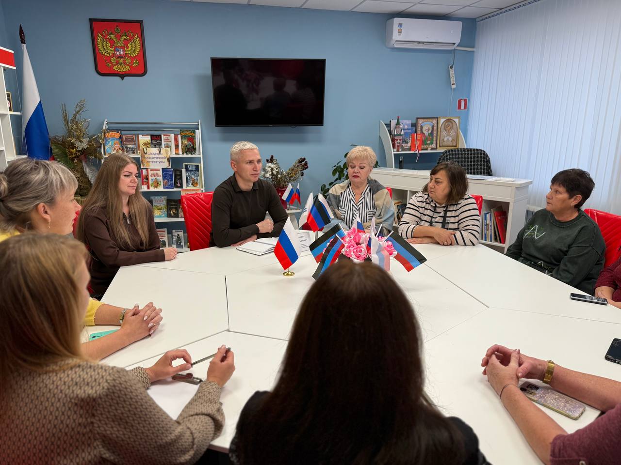 Сегодня, 12 ноября, провёл встречу с представителями ТОС «Бирюки» г. Моспино Сегодня, 12 ноября, провёл встречу с представителями ТОС «Бирюки» г. Моспино