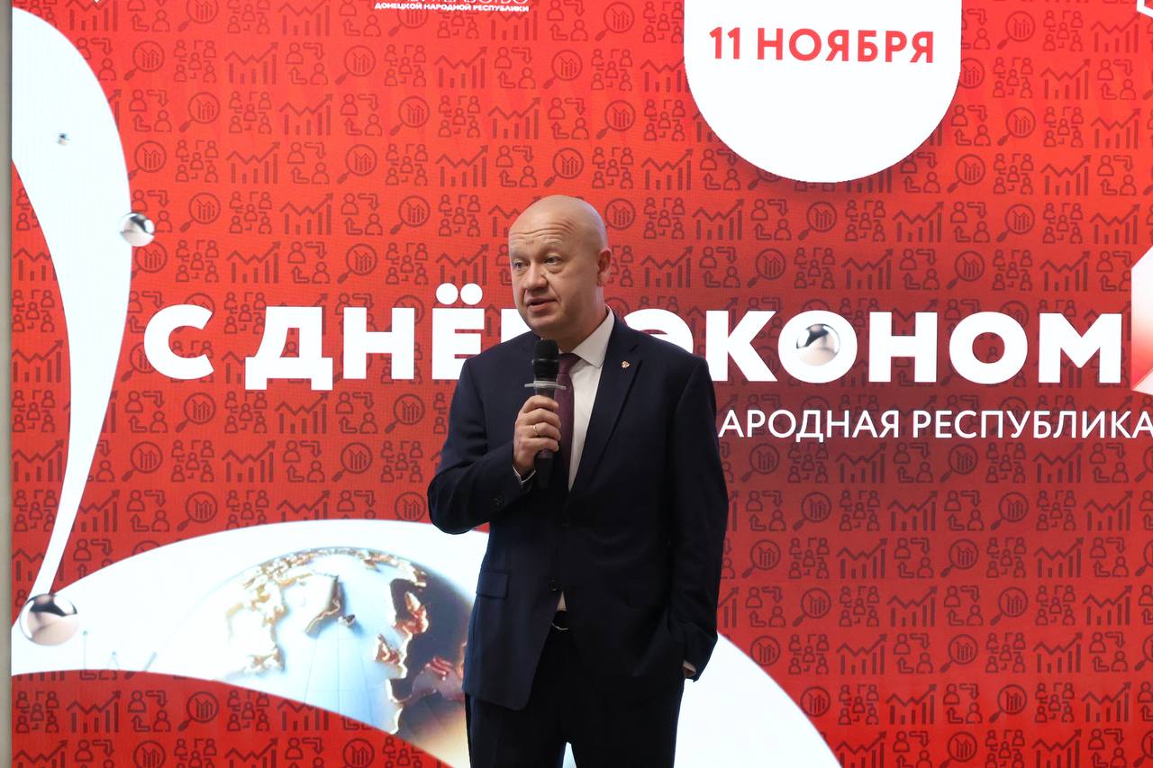 В честь Дня экономиста на базе Центра "Мой Бизнес" состоялось торжественное мероприятие, на котором Заместитель Председателя Правительства Владимир Ежиков вручил почетные грамоты и благодарности Правительства В честь Дня экономиста на базе Центра "Мой Бизнес" состоялось торжественное мероприятие, на котором Заместитель Председателя Правительства Владимир Ежиков вручил почетные грамоты и благодарности Правительства