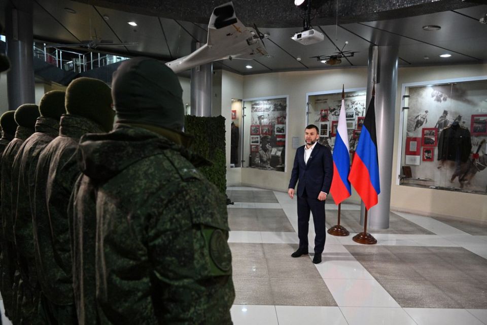 Александр Подгорный: Глава ДНР Денис Пушилин вручил знаки отличия "За заслуги перед Донецкой Народной Республикой" III степени с мечами, медали " За храбрость" IV степени военнослужащим 52-й дивизии противовоздушной... Александр Подгорный: Глава ДНР Денис Пушилин вручил знаки отличия "За заслуги перед Донецкой Народной Республикой" III степени с мечами, медали " За храбрость" IV степени военнослужащим 52-й дивизии противовоздушной...