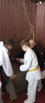 На Первенстве ДНР по всестилевому каратэ помимо ярких выступлений и эффектных приёмов нашлось место и патриотическому воспитанию молодёжи