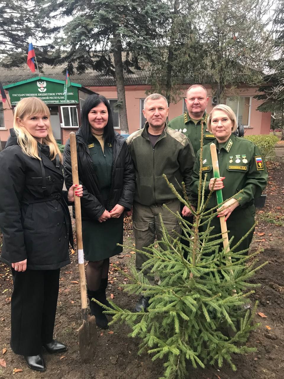 Сегодня на территории ГБУ ДНР «Амвросиевский лесхоз» состоялась передача Министерству природных ресурсов и экологии ДНР 740 тысяч сеянцев сосны обыкновенной для лесовосстановления Донецкой Народной Республики Сегодня на территории ГБУ ДНР «Амвросиевский лесхоз» состоялась передача Министерству природных ресурсов и экологии ДНР 740 тысяч сеянцев сосны обыкновенной для лесовосстановления Донецкой Народной Республики