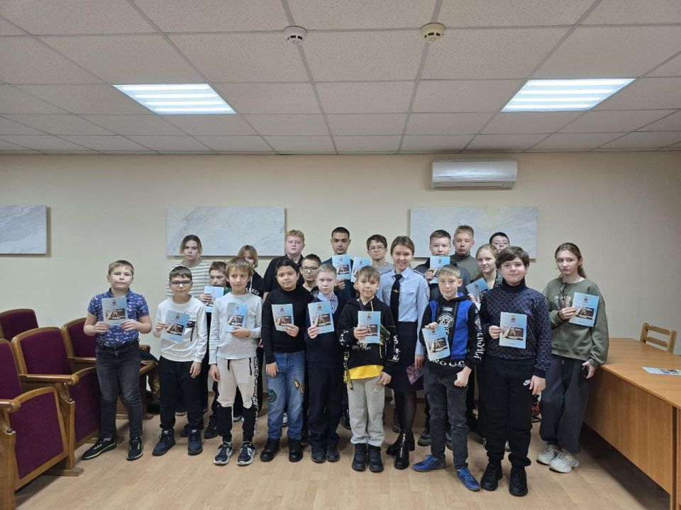Сотрудники транспортной полиции Донецка провели «Урок безопасности» для воспитанников детской железной дороги Сотрудники транспортной полиции Донецка провели «Урок безопасности» для воспитанников детской железной дороги