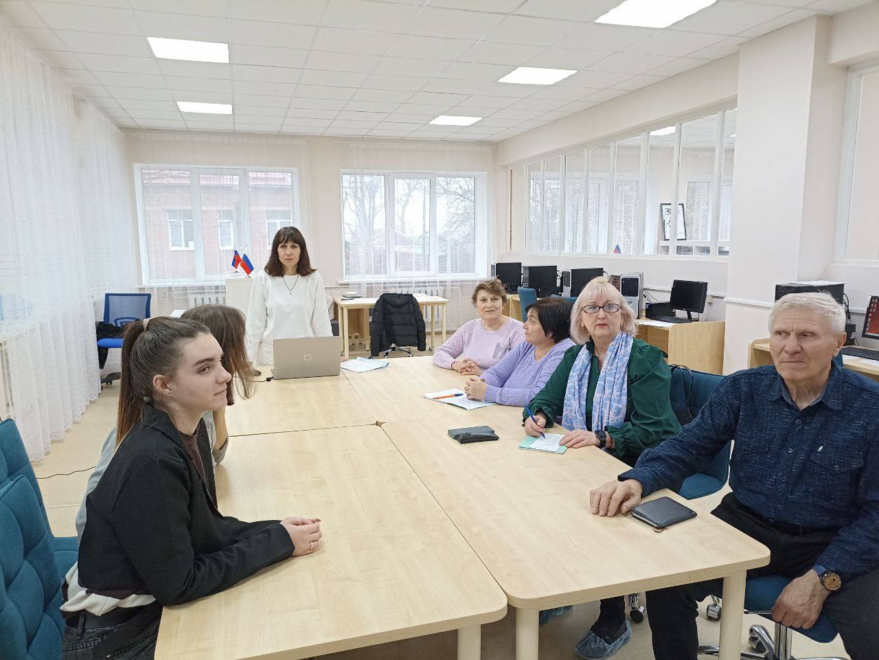 12 ноября работники Харцызской центральной модельной библиотеки, провели мероприятие «Как вести себя при угрозе теракта», гостями мероприятия были участники Программы «60+» 12 ноября работники Харцызской центральной модельной библиотеки, провели мероприятие «Как вести себя при угрозе теракта», гостями мероприятия были участники Программы «60+»